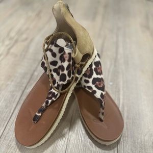 Stylish leopard print sandals size 8